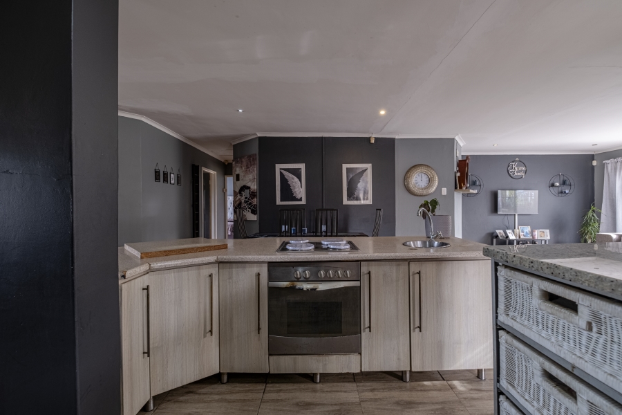 6 Bedroom Property for Sale in Summerstrand Eastern Cape